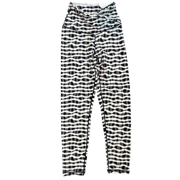NWT OFFLINE By Aerie Real Me Xtra 7/8 Legging Size M Black White Ruffle Gingham - Picture 1 of 7